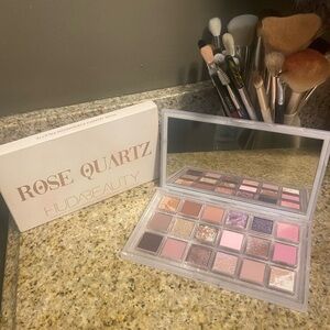 Huda Beauty Rose Quartz Eyeshadow Palette